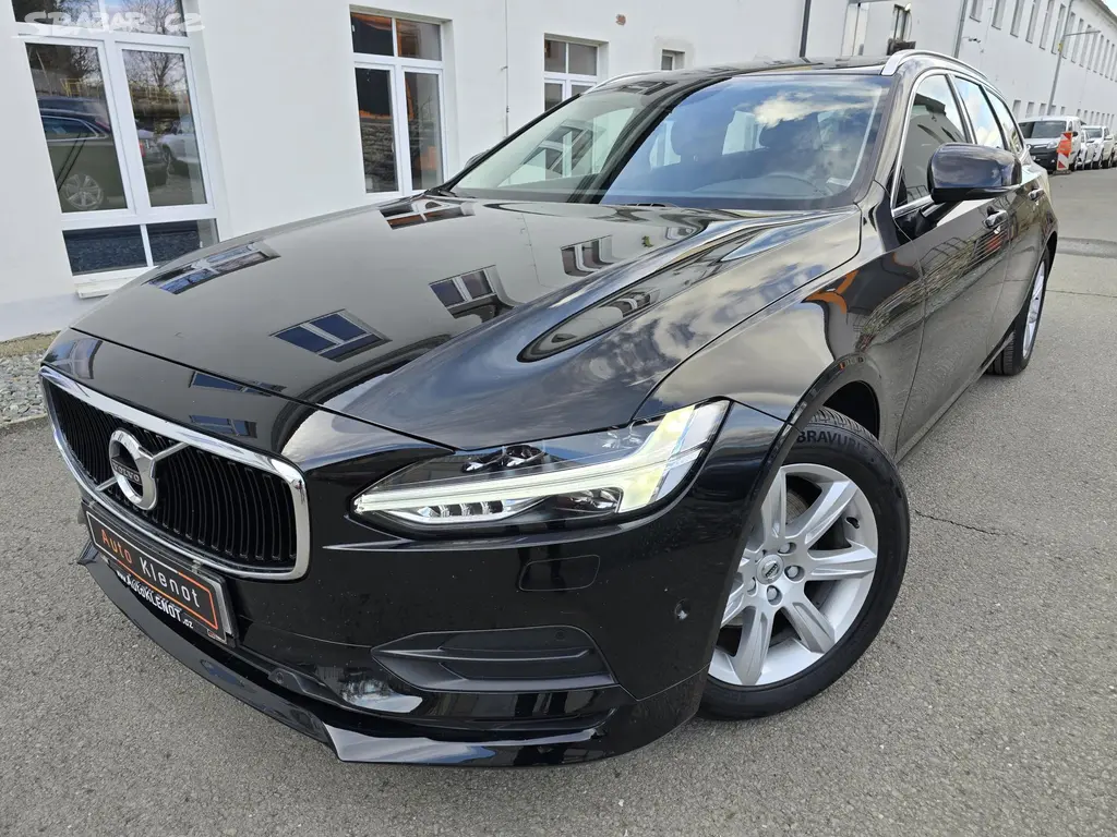 Volvo V90, D4 2,0 140kW 4x4 DPH MOMENTUM